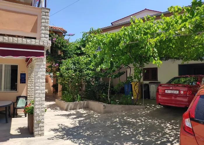 Apartment & Rooms Nora