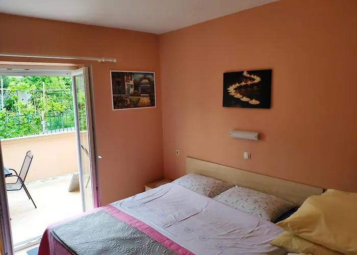 Apartment & Rooms Nora