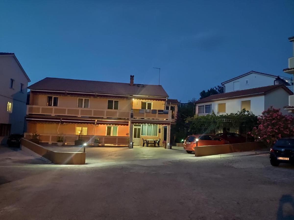Apartment & Nora *
