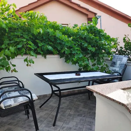 Apartment & Rooms Nora Rab Town Exterior photo