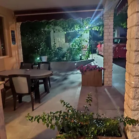 Apartment & Rooms Nora Rab Town Exterior photo