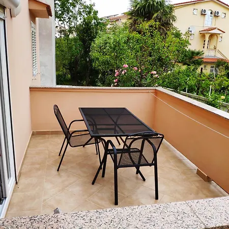Apartment & Rooms Nora Rab Town Exterior photo