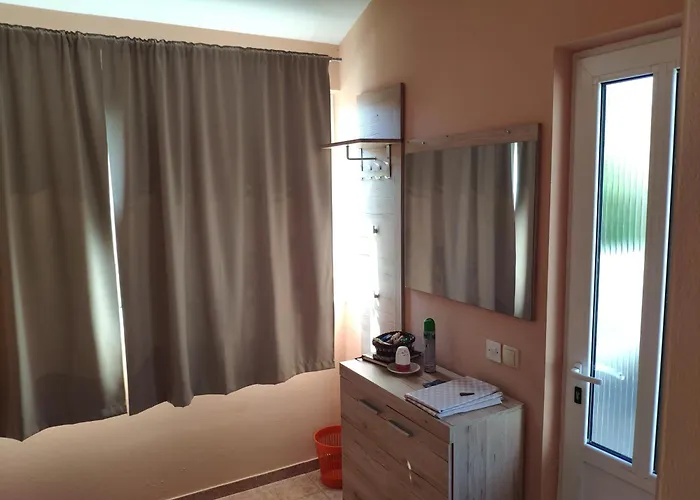 Apartment & Rooms Nora