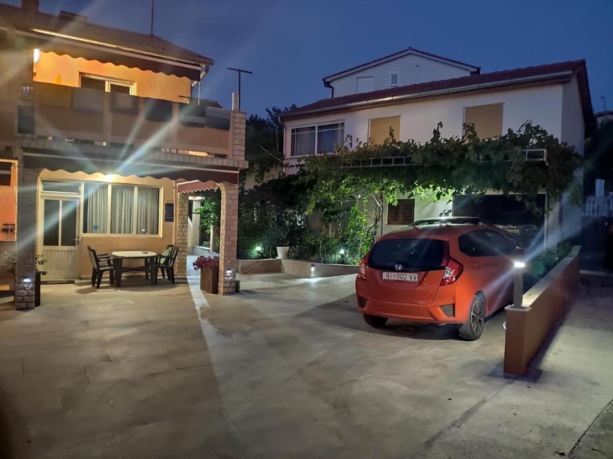 Apartman & Nora *