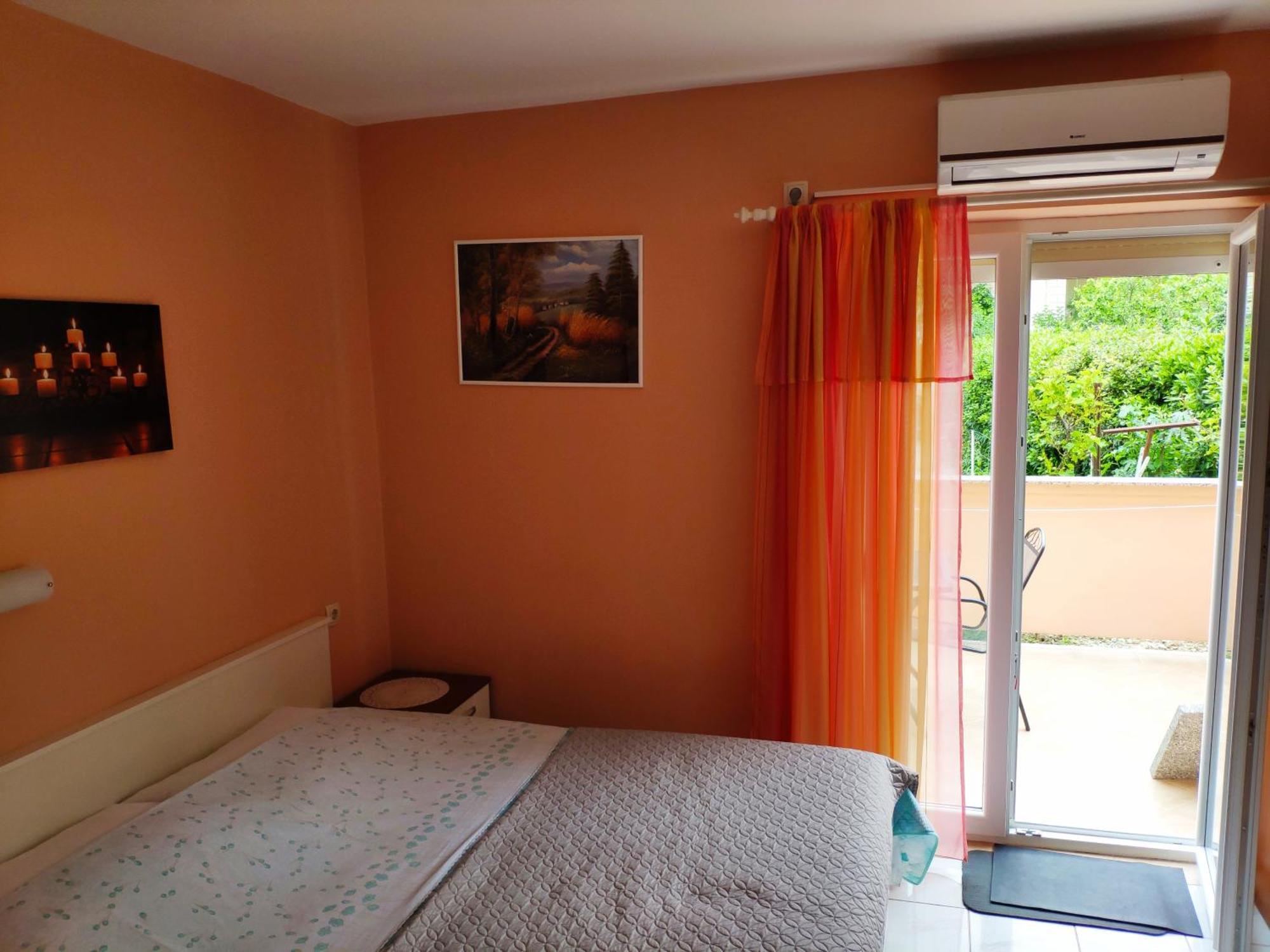 Apartman & Nora *
