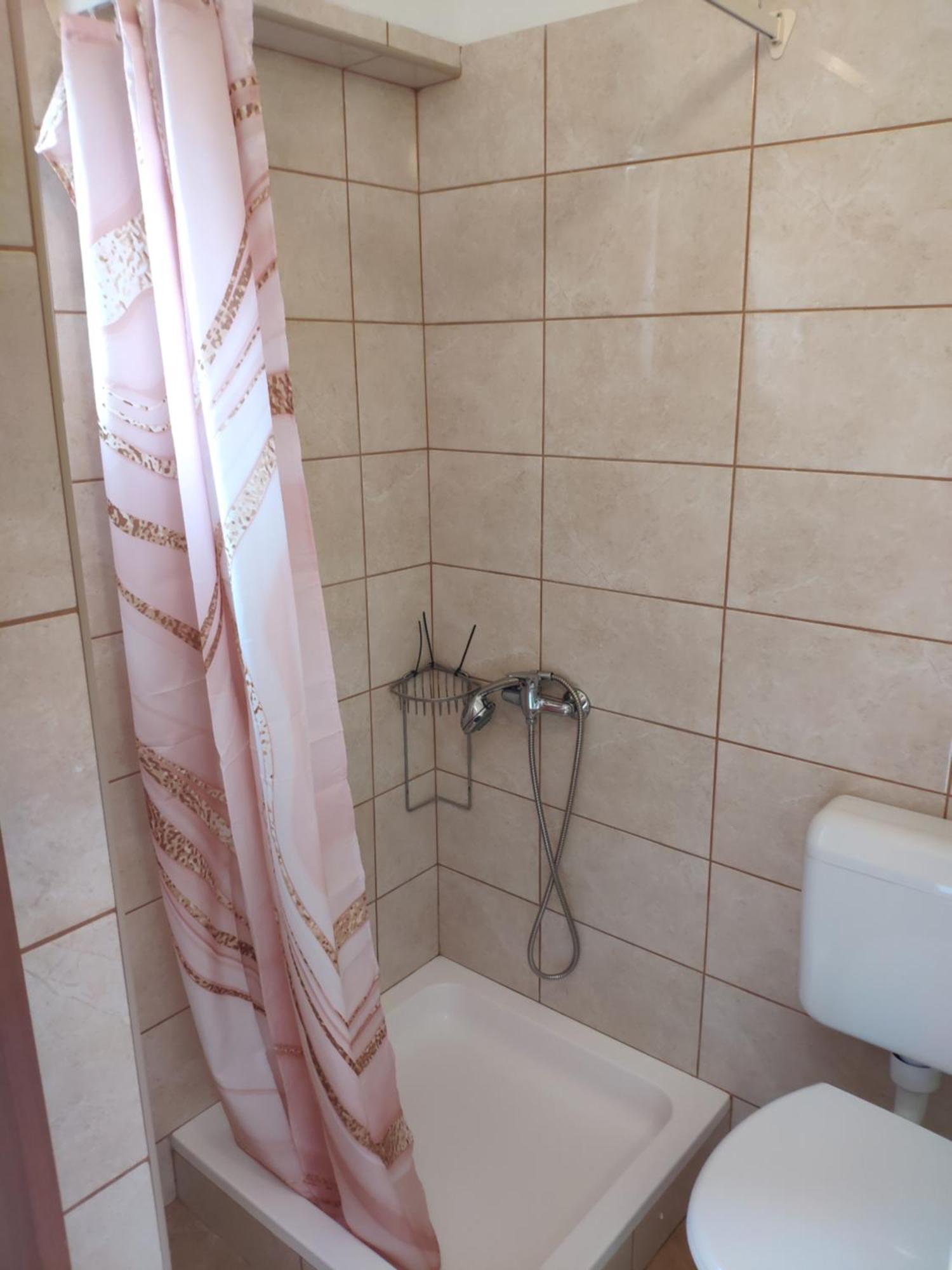 Apartman & Nora *